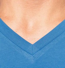 Męski dopasowany T-shirt V
