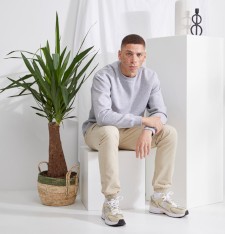 Męska bluza z opadającymi ramionami