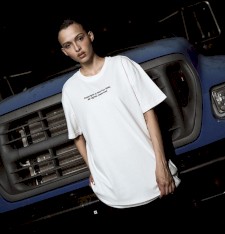 Bardzo gruby T-shirt Oversize z grafiką: odcisk palca Bardzo gruby T-shirt Oversize z grafiką: odcisk palca