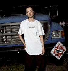 Bardzo gruby T-shirt Oversize z grafiką: odcisk palca Bardzo gruby T-shirt Oversize z grafiką: odcisk palca