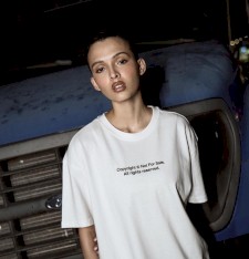 Bardzo gruby T-shirt Oversize z grafiką: odcisk palca Bardzo gruby T-shirt Oversize z grafiką: odcisk palca